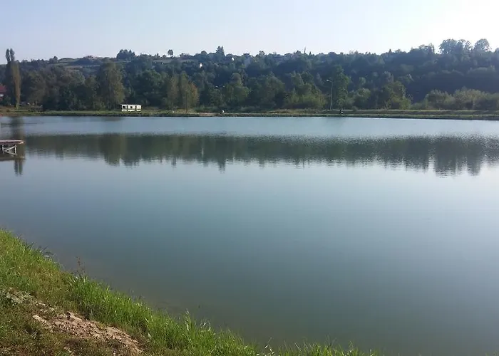 Gloria Nad Jeziorem Zywieckim بيت للعطل *